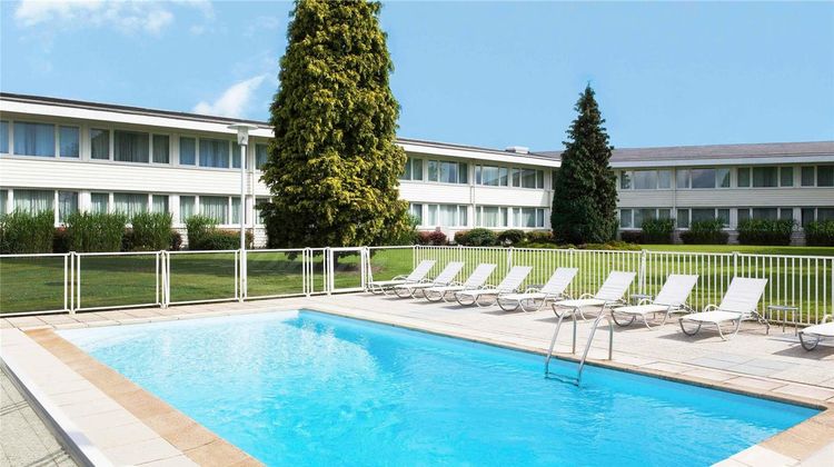 Novotel Lille Aeroport Pool