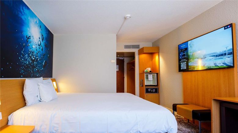<b>Novotel St Avold Room</b>. Images powered by <a href="https://iceportal.shijigroup.com/" title="IcePortal" target="_blank">IcePortal</a>.