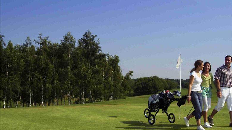<b>Novotel Macon Nord Golf</b>. Images powered by <a href="https://iceportal.shijigroup.com/" title="IcePortal" target="_blank">IcePortal</a>.