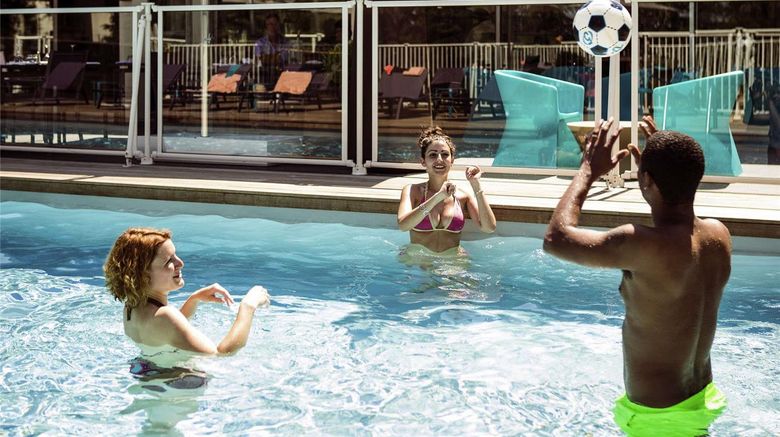 <b>Novotel Toulouse Purpan Pool</b>. Images powered by <a href="https://iceportal.shijigroup.com/" title="IcePortal" target="_blank">IcePortal</a>.