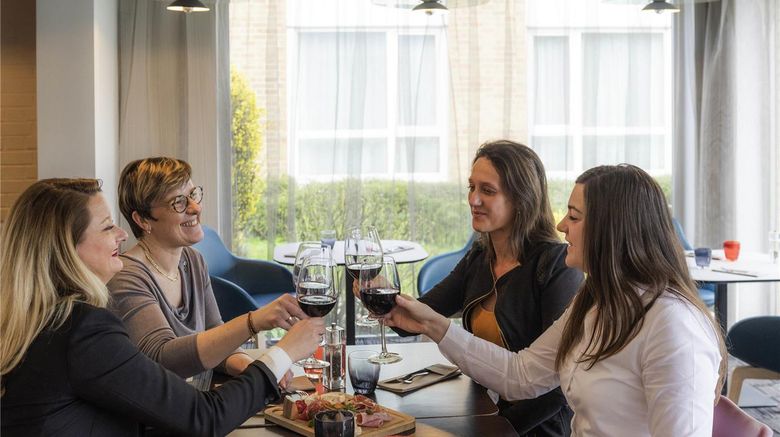 <b>Novotel Valenciennes Aerodrome Restaurant</b>. Images powered by <a href="https://iceportal.shijigroup.com/" title="IcePortal" target="_blank">IcePortal</a>.