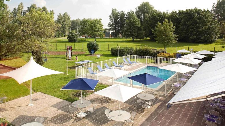 <b>Novotel Valenciennes Aerodrome Pool</b>. Images powered by <a href="https://iceportal.shijigroup.com/" title="IcePortal" target="_blank">IcePortal</a>.