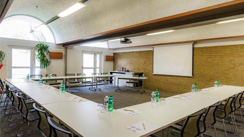 <b>Novotel Valenciennes Aerodrome Meeting</b>. Images powered by <a href="https://iceportal.shijigroup.com/" title="IcePortal" target="_blank">IcePortal</a>.