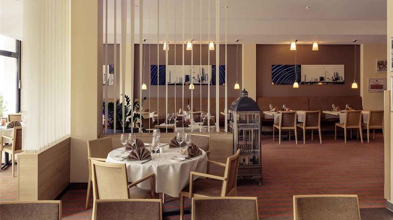 <b>Mercure Hotel Frankfurt Eschborn Ost Restaurant</b>. Images powered by <a href="https://iceportal.shijigroup.com/" title="IcePortal" target="_blank">IcePortal</a>.