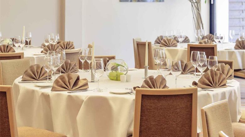 <b>Mercure Hotel Frankfurt Eschborn Ost Restaurant</b>. Images powered by <a href="https://iceportal.shijigroup.com/" title="IcePortal" target="_blank">IcePortal</a>.