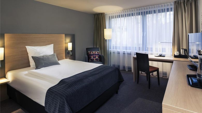<b>Mercure Hotel Duesseldorf Neuss Room</b>. Images powered by <a href="https://iceportal.shijigroup.com/" title="IcePortal" target="_blank">IcePortal</a>.