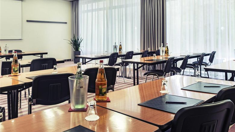 <b>Mercure Hotel Duesseldorf Neuss Meeting</b>. Images powered by <a href="https://iceportal.shijigroup.com/" title="IcePortal" target="_blank">IcePortal</a>.
