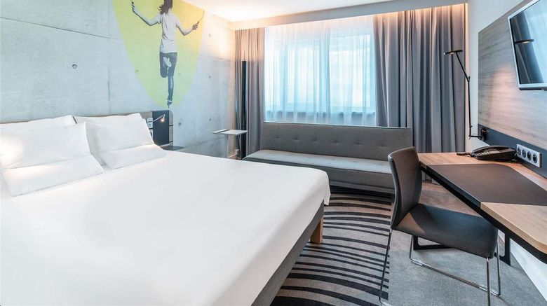<b>Novotel Wroclaw Room</b>. Images powered by <a href="https://iceportal.shijigroup.com/" title="IcePortal" target="_blank">IcePortal</a>.