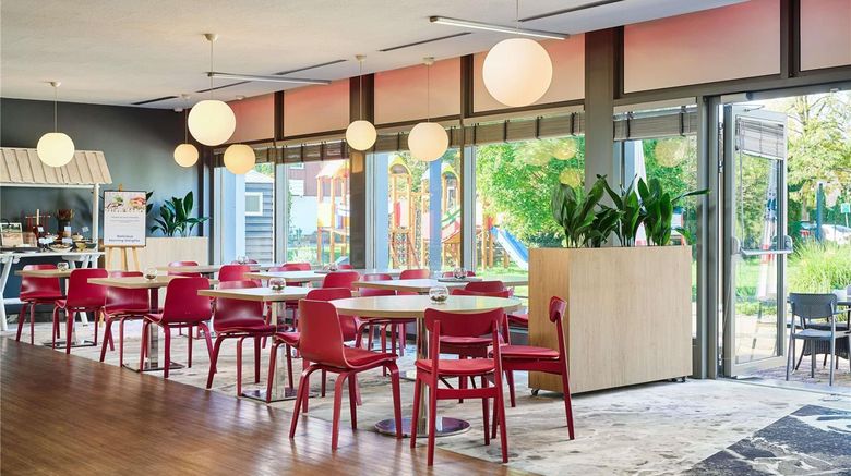 <b>Novotel Wroclaw Restaurant</b>. Images powered by <a href="https://iceportal.shijigroup.com/" title="IcePortal" target="_blank">IcePortal</a>.