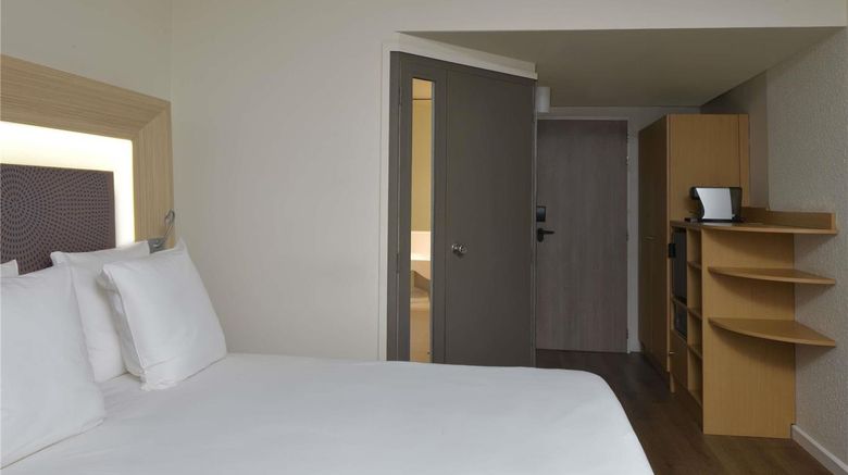 <b>Novotel Dakar Room</b>. Images powered by <a href="https://iceportal.shijigroup.com/" title="IcePortal" target="_blank">IcePortal</a>.