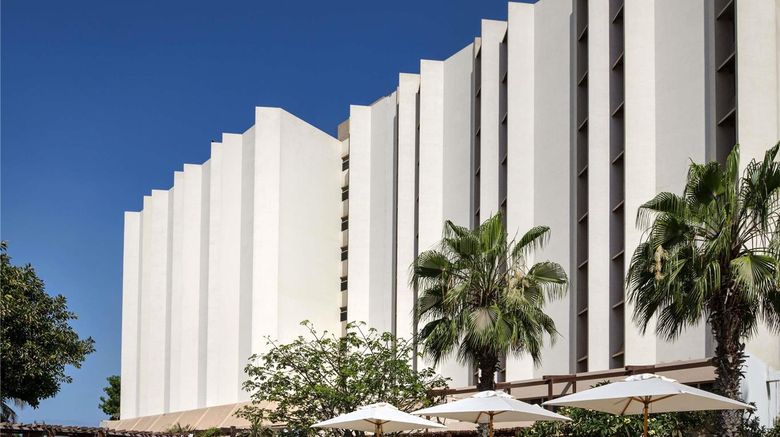 <b>Novotel Dakar Pool</b>. Images powered by <a href="https://iceportal.shijigroup.com/" title="IcePortal" target="_blank">IcePortal</a>.