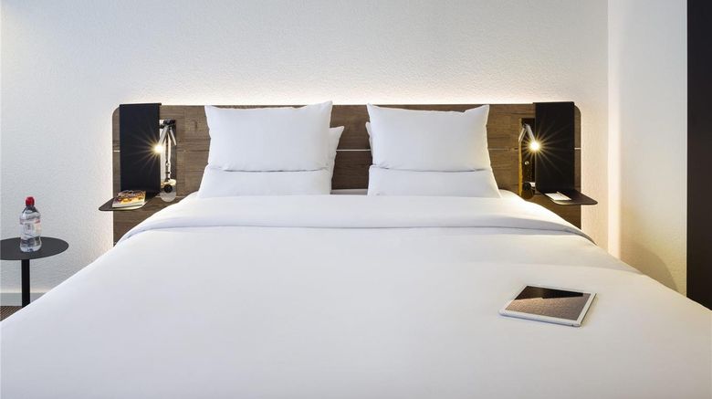 <b>Novotel Lausanne Bussigny Room</b>. Images powered by <a href="https://iceportal.shijigroup.com/" title="IcePortal" target="_blank">IcePortal</a>.