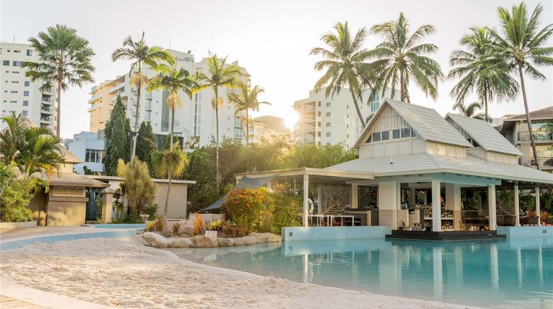 <b>Novotel Cairns Oasis Resort Pool</b>. Images powered by <a href="https://iceportal.shijigroup.com/" title="IcePortal" target="_blank">IcePortal</a>.