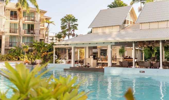 Novotel Cairns Oasis Resort Exterior