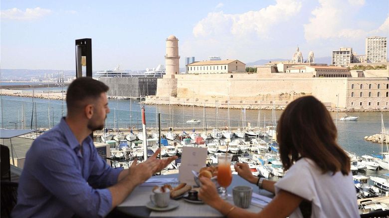 <b>Sofitel Marseille Vieux Port Restaurant</b>. Images powered by <a href="https://iceportal.shijigroup.com/" title="IcePortal" target="_blank">IcePortal</a>.