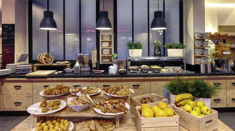 <b>Mercure pont D'Avignon Restaurant</b>. Images powered by <a href="https://iceportal.shijigroup.com/" title="IcePortal" target="_blank">IcePortal</a>.