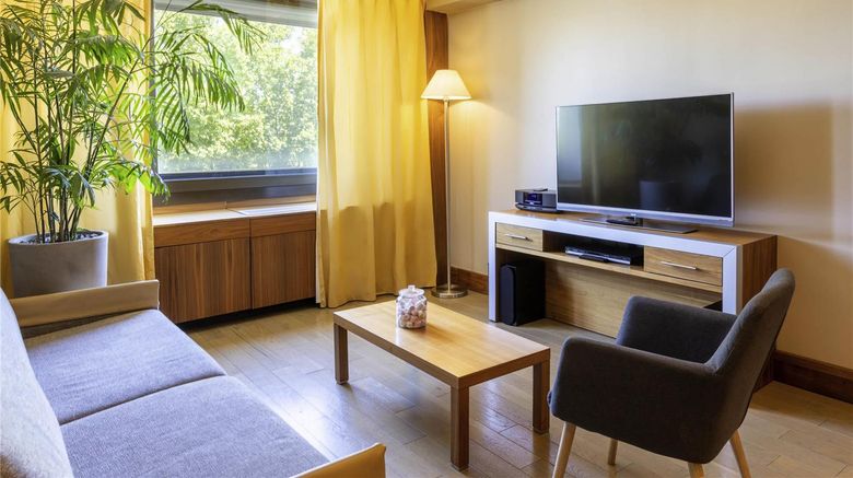 <b>Sofitel Lyon Bellecour Suite</b>. Images powered by <a href="https://iceportal.shijigroup.com/" title="IcePortal" target="_blank">IcePortal</a>.