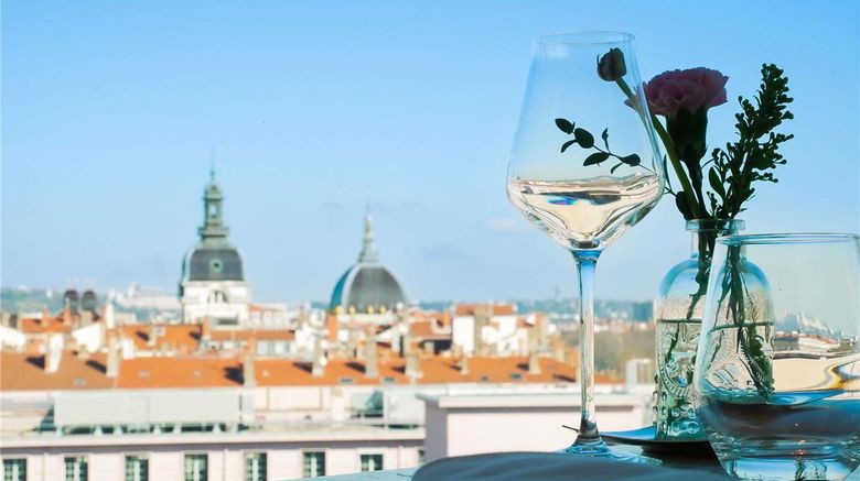 <b>Sofitel Lyon Bellecour Restaurant</b>. Images powered by <a href="https://iceportal.shijigroup.com/" title="IcePortal" target="_blank">IcePortal</a>.