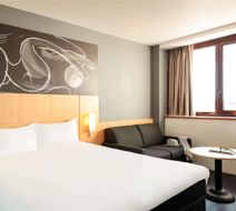 Ibis Suite Place de la Comedie Exterior