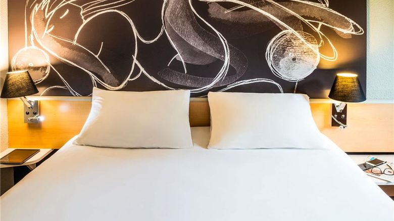 <b>Ibis Hotel Bourg-en-Bresse Room</b>. Images powered by <a href="https://iceportal.shijigroup.com/" title="IcePortal" target="_blank">IcePortal</a>.