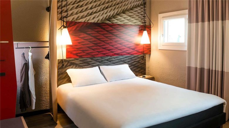 <b>Ibis Hotel Bourg-en-Bresse Room</b>. Images powered by <a href="https://iceportal.shijigroup.com/" title="IcePortal" target="_blank">IcePortal</a>.