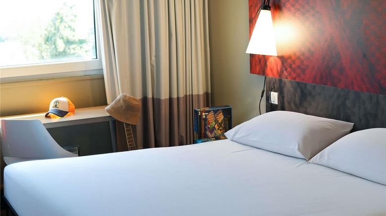 <b>Ibis Caen Porte D'Angleterre Room</b>. Images powered by <a href="https://iceportal.shijigroup.com/" title="IcePortal" target="_blank">IcePortal</a>.