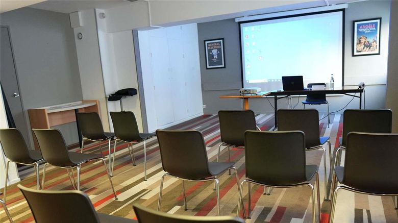 <b>Ibis Caen Porte D'Angleterre Meeting</b>. Images powered by <a href="https://iceportal.shijigroup.com/" title="IcePortal" target="_blank">IcePortal</a>.