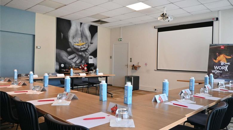 <b>Ibis Laval Le Relais D'Armor Meeting</b>. Images powered by <a href="https://iceportal.shijigroup.com/" title="IcePortal" target="_blank">IcePortal</a>.