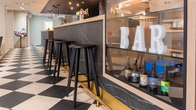 Ibis Lyon Est Bron Exterior