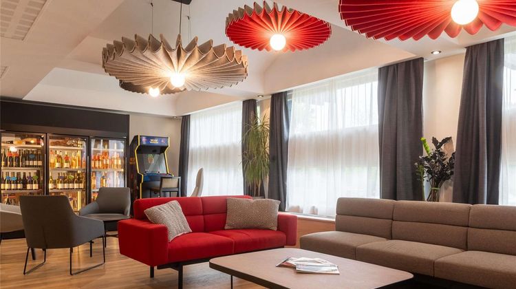 Ibis Lyon Est Bron Exterior