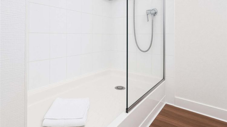 Ibis Lyon Est Bron Room