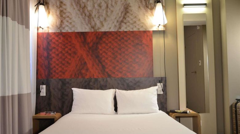 <b>Ibis Hotel Melun Room</b>. Images powered by <a href="https://iceportal.shijigroup.com/" title="IcePortal" target="_blank">IcePortal</a>.
