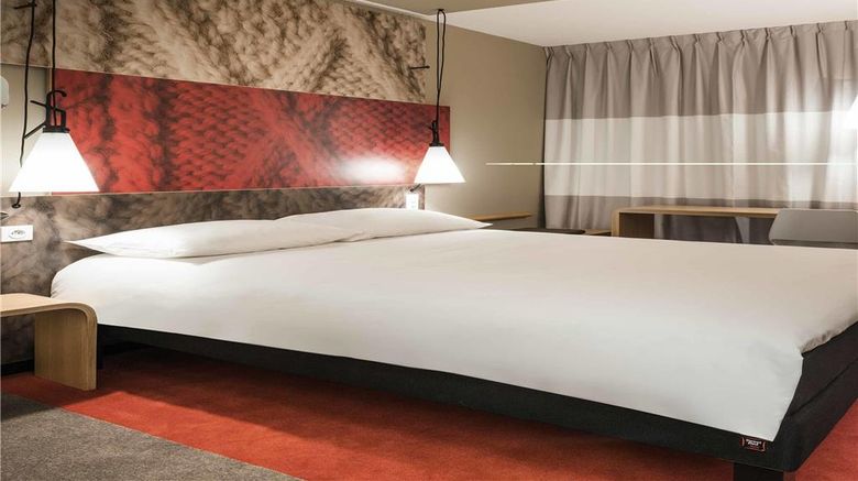 <b>Ibis Hotel Moulins Sud Room</b>. Images powered by <a href="https://iceportal.shijigroup.com/" title="IcePortal" target="_blank">IcePortal</a>.