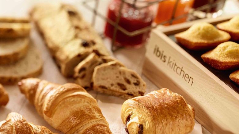 <b>Ibis Hotel Moulins Sud Restaurant</b>. Images powered by <a href="https://iceportal.shijigroup.com/" title="IcePortal" target="_blank">IcePortal</a>.