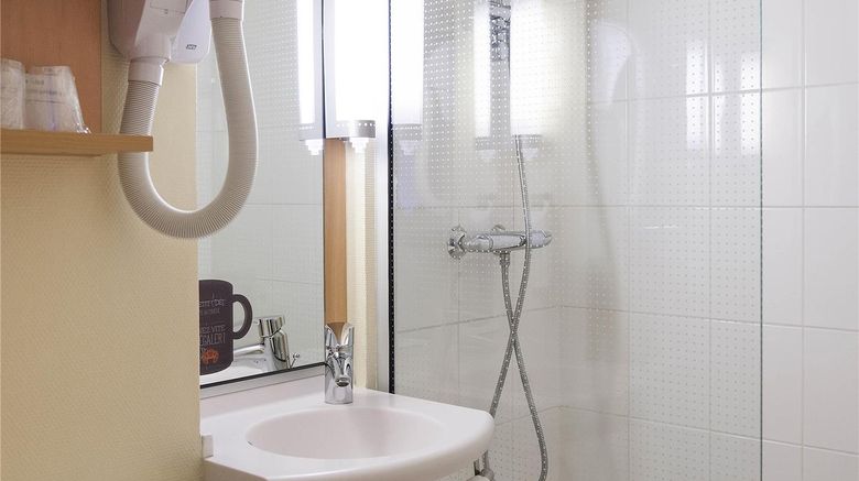 <b>Ibis Hotel Moulins Sud Room</b>. Images powered by <a href="https://iceportal.shijigroup.com/" title="IcePortal" target="_blank">IcePortal</a>.
