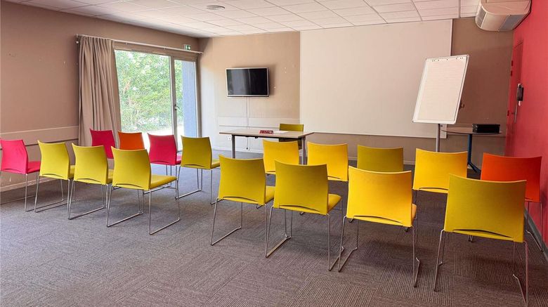 <b>Ibis Nimes Ouest Meeting</b>. Images powered by <a href="https://iceportal.shijigroup.com/" title="IcePortal" target="_blank">IcePortal</a>.