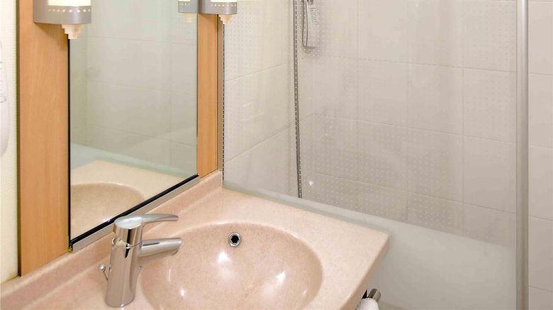 <b>Ibis Paris Porte d'Italie Room</b>. Images powered by <a href="https://iceportal.shijigroup.com/" title="IcePortal" target="_blank">IcePortal</a>.