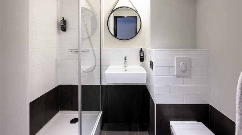<b>Ibis La Rochelle Vieux Port Room</b>. Images powered by <a href="https://iceportal.shijigroup.com/" title="IcePortal" target="_blank">IcePortal</a>.