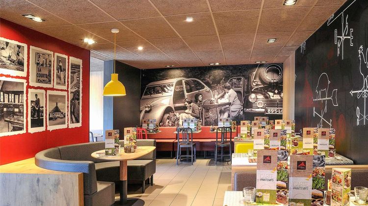 Ibis Hotel Villefranche sur Saone Exterior