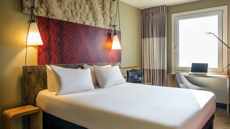 <b>Ibis Amsterdam Airport Hotel Room</b>. Images powered by <a href="https://iceportal.shijigroup.com/" title="IcePortal" target="_blank">IcePortal</a>.