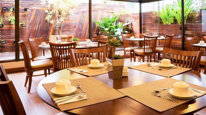 <b>Mercure Apartments Curitiba Golden Restaurant</b>. Images powered by <a href="https://iceportal.shijigroup.com/" title="IcePortal" target="_blank">IcePortal</a>.