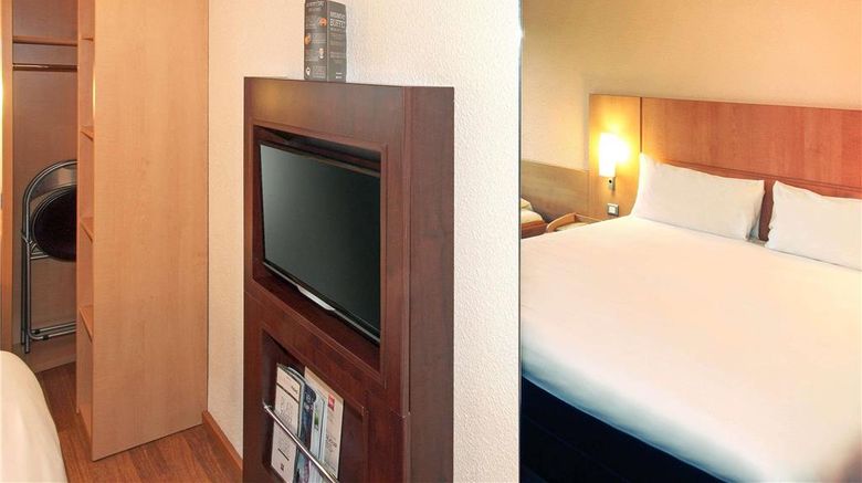 <b>ibis Poitiers South Room</b>. Images powered by <a href="https://iceportal.shijigroup.com/" title="IcePortal" target="_blank">IcePortal</a>.
