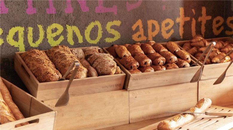 <b>Ibis Hotel Narbonne Restaurant</b>. Images powered by <a href="https://iceportal.shijigroup.com/" title="IcePortal" target="_blank">IcePortal</a>.