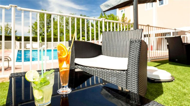 <b>Ibis Beziers Est Mediterranee Pool</b>. Images powered by <a href="https://iceportal.shijigroup.com/" title="IcePortal" target="_blank">IcePortal</a>.