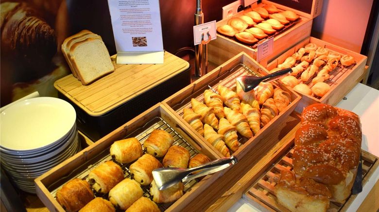 <b>Ibis Hotel Tours Nord Restaurant</b>. Images powered by <a href="https://iceportal.shijigroup.com/" title="IcePortal" target="_blank">IcePortal</a>.