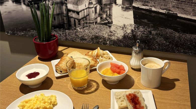 <b>Ibis Hotel Tours Nord Restaurant</b>. Images powered by <a href="https://iceportal.shijigroup.com/" title="IcePortal" target="_blank">IcePortal</a>.