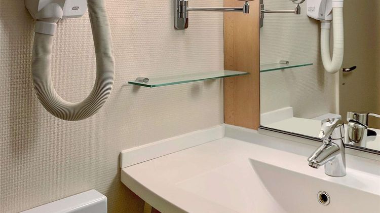 Ibis Hotel Tours Nord Exterior