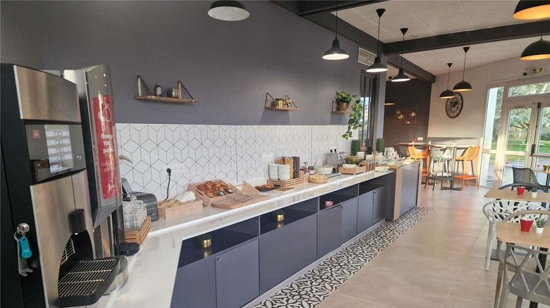 <b>Ibis Hotel Restaurant</b>. Images powered by <a href="https://iceportal.shijigroup.com/" title="IcePortal" target="_blank">IcePortal</a>.