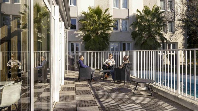 <b>Ibis Arles Pool</b>. Images powered by <a href="https://iceportal.shijigroup.com/" title="IcePortal" target="_blank">IcePortal</a>.