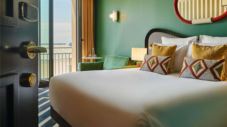 <b>Mercure Montmartre Basilique Room</b>. Images powered by <a href="https://iceportal.shijigroup.com/" title="IcePortal" target="_blank">IcePortal</a>.